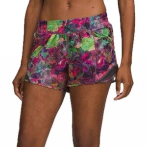 NWT! VIBRANT! LULULEMON 🍋 Hotty Hot LR Lined Shorts Size 6; 4” Inseam